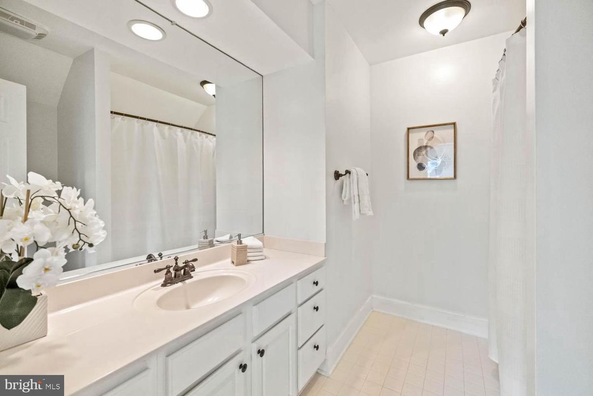 Bathroom, Interior, Recessed Lighting