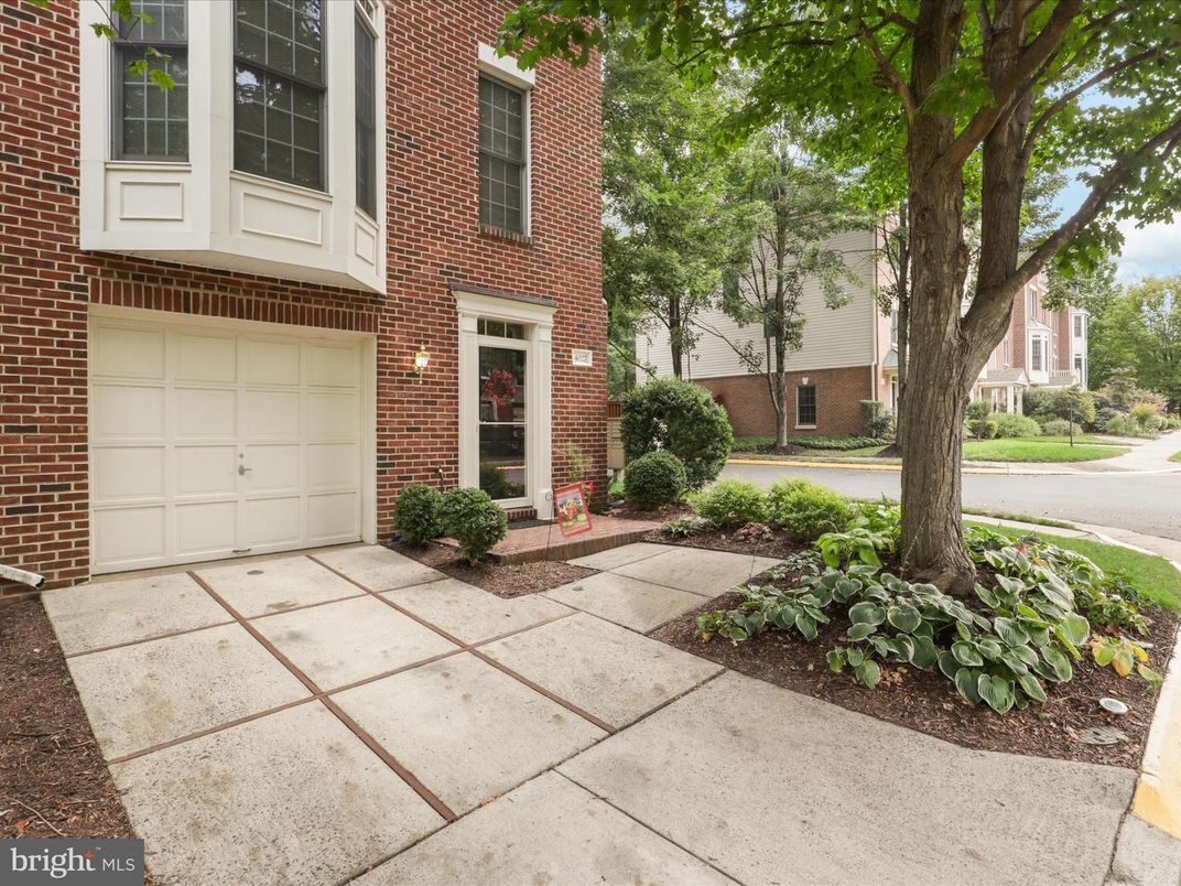 Attached, Exterior, Facade, Brick Facade, Rowhouse