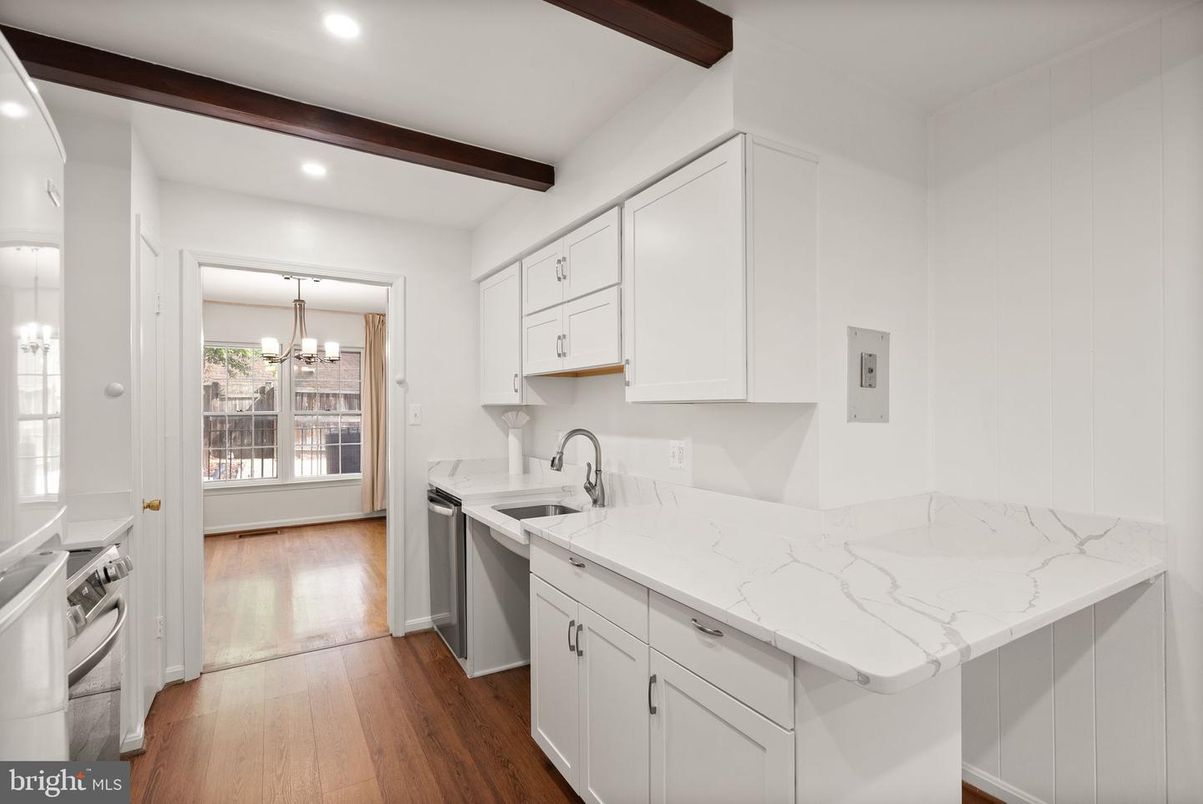 Chandelier, Interior, Kitchen, Recessed Lighting, Wooden Beams, Wood Texture Flooring