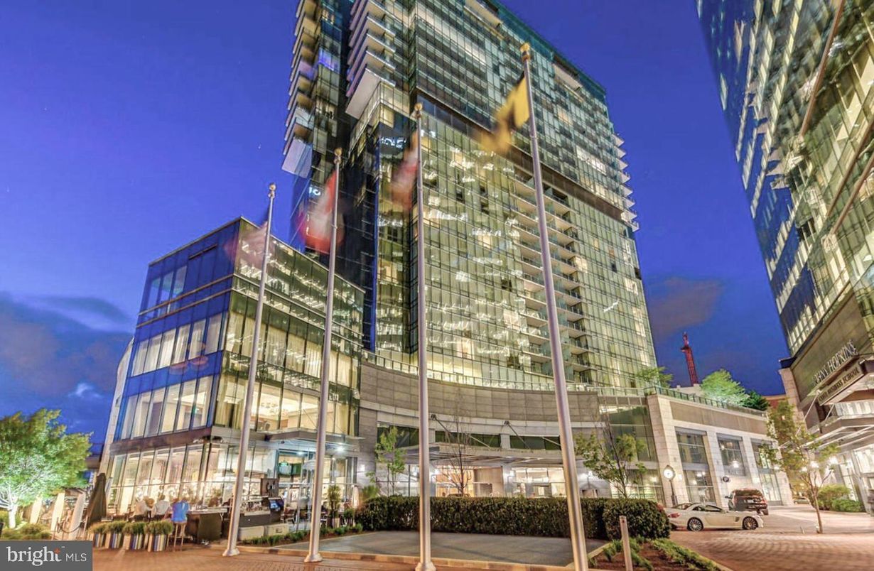 Exterior, Facade, Highrise