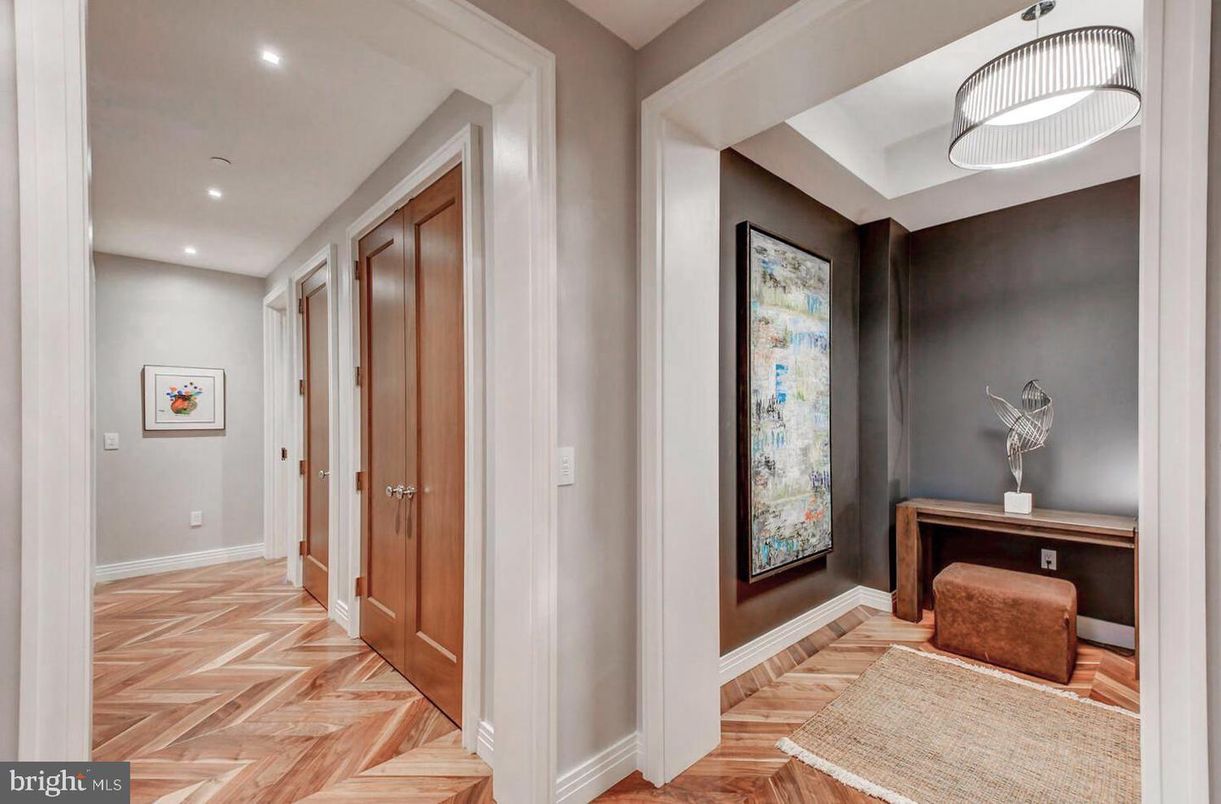 Interior, Recessed Lighting, Wood Texture Flooring