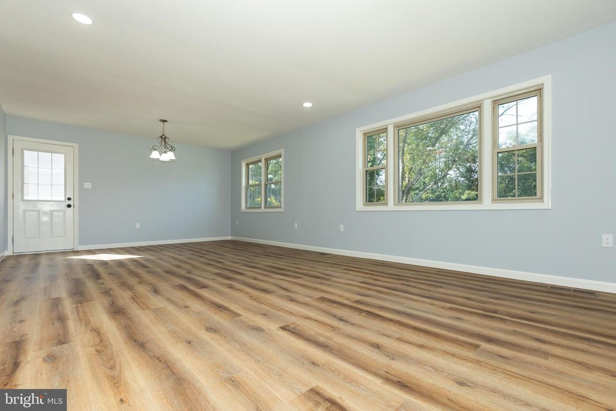 Empty room, Interior, Pendant Lights, Recessed Lighting, Wood Texture Flooring