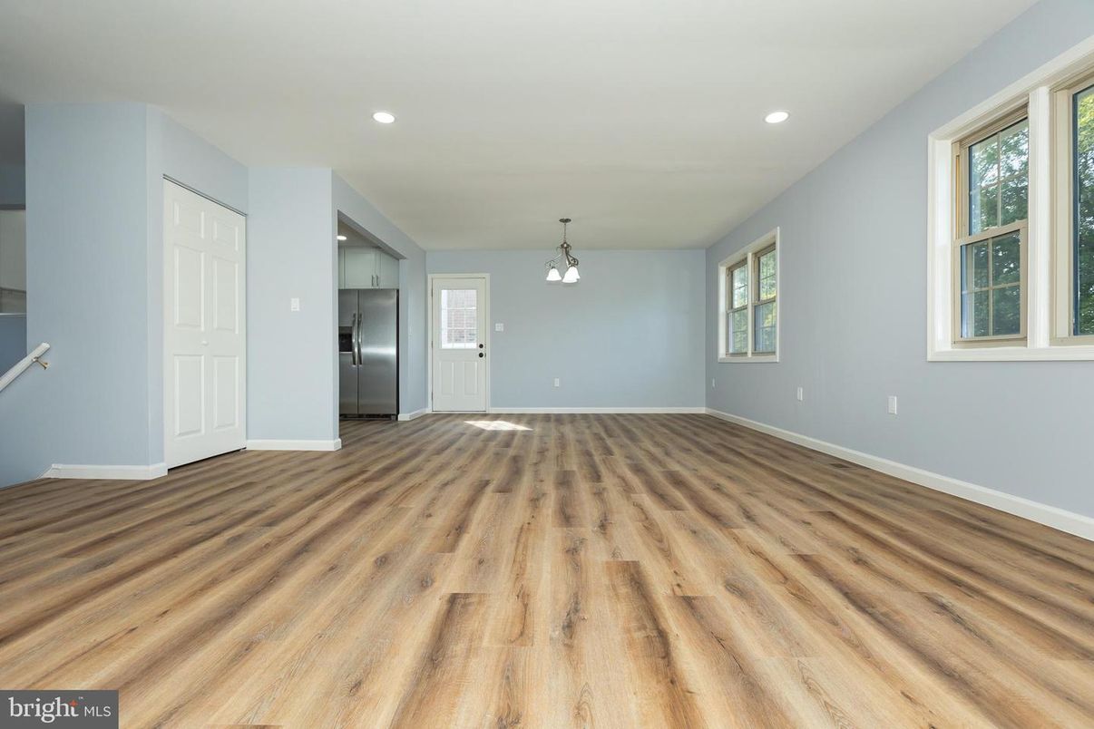 Empty room, Interior, Pendant Lights, Recessed Lighting, Wood Texture Flooring