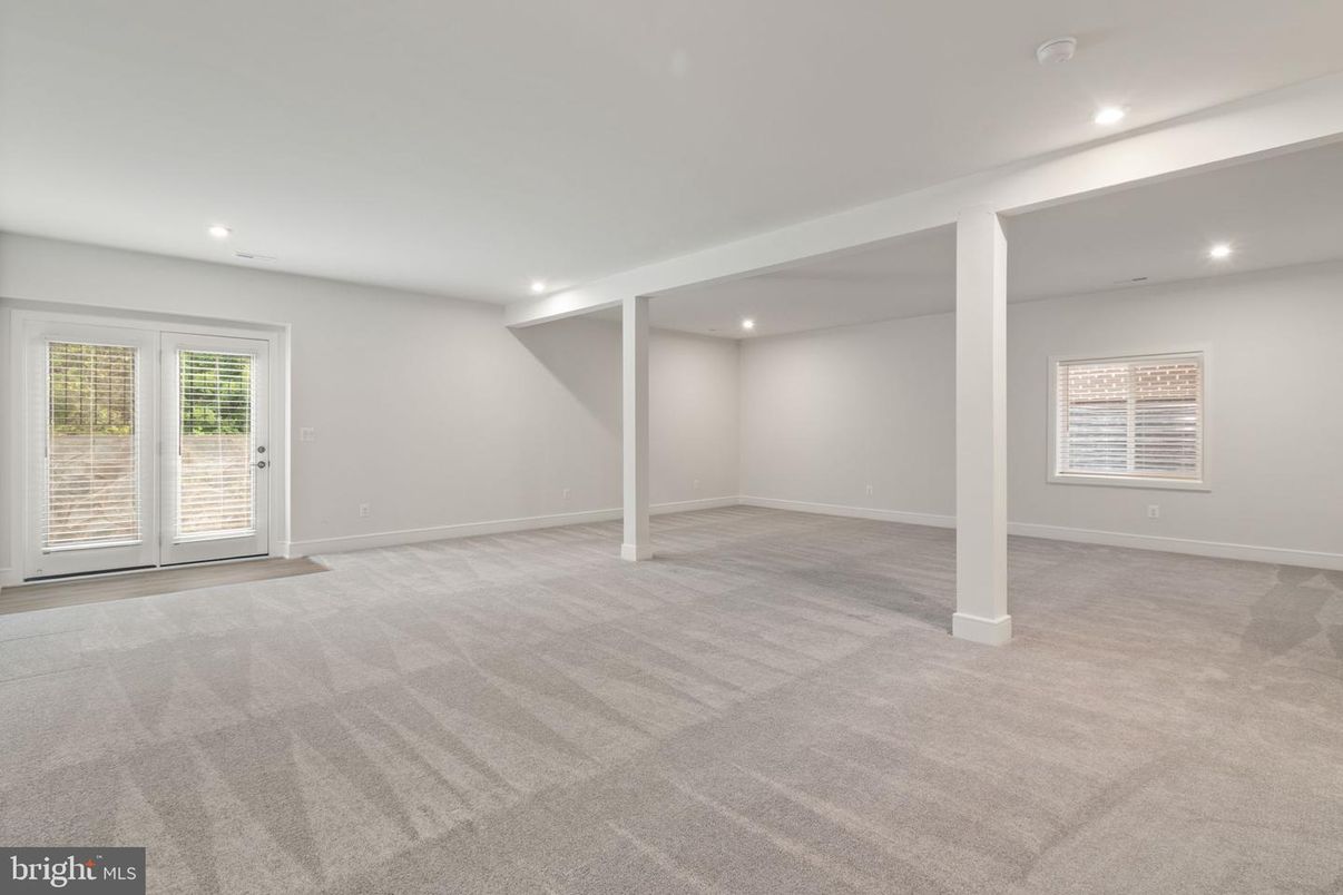 Empty room, Interior, Recessed Lighting