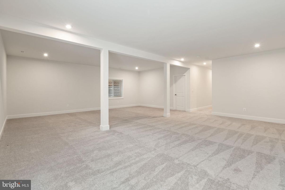 Empty room, Interior, Recessed Lighting