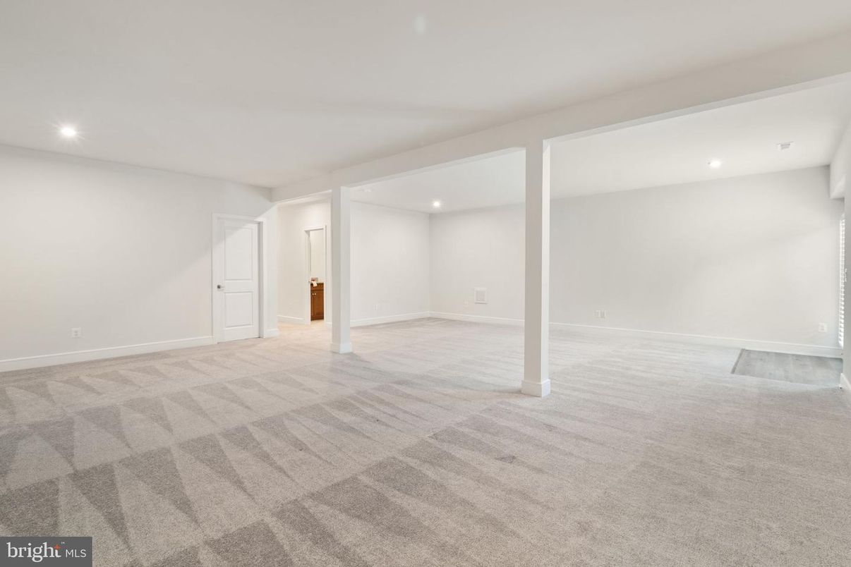 Empty room, Interior, Recessed Lighting