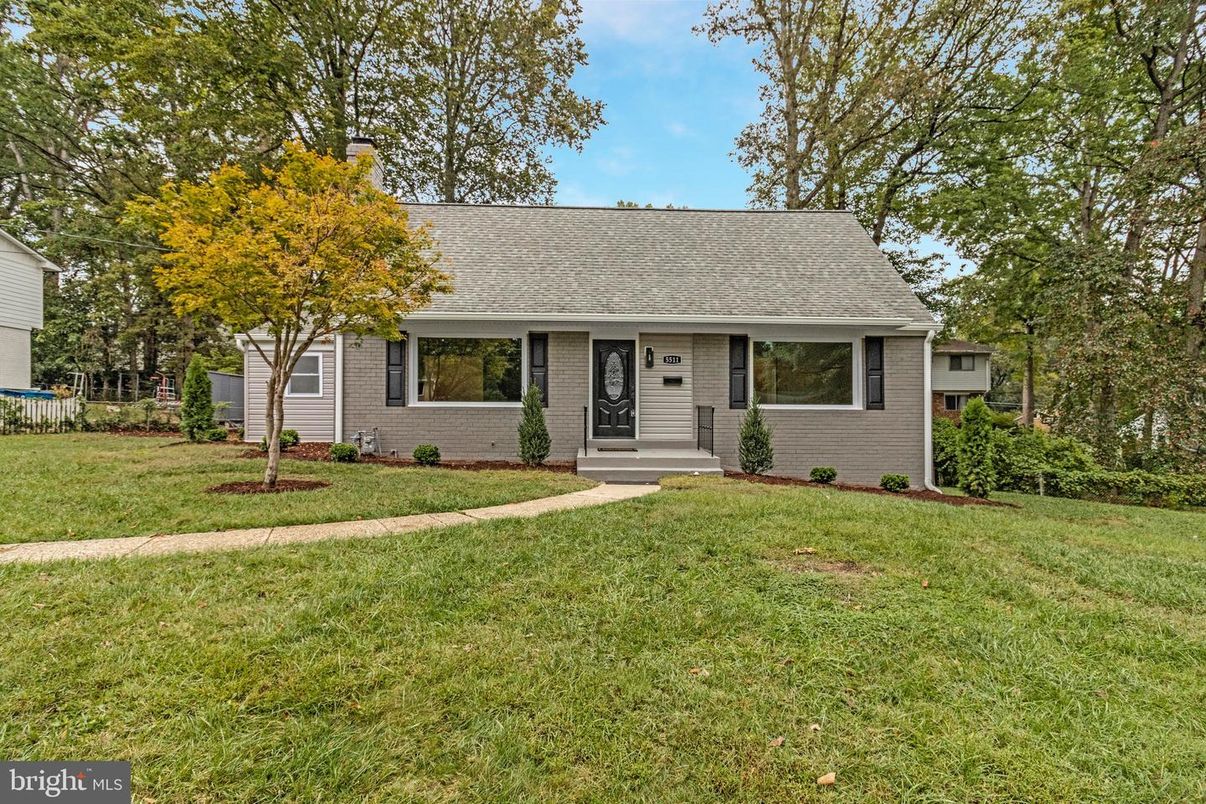Exterior, Facade, Cape Cod