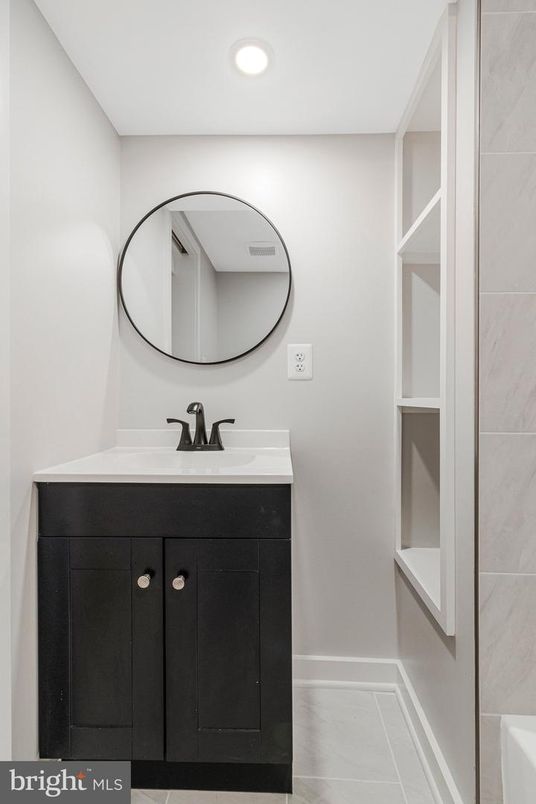 Bathroom, Interior, Recessed Lighting