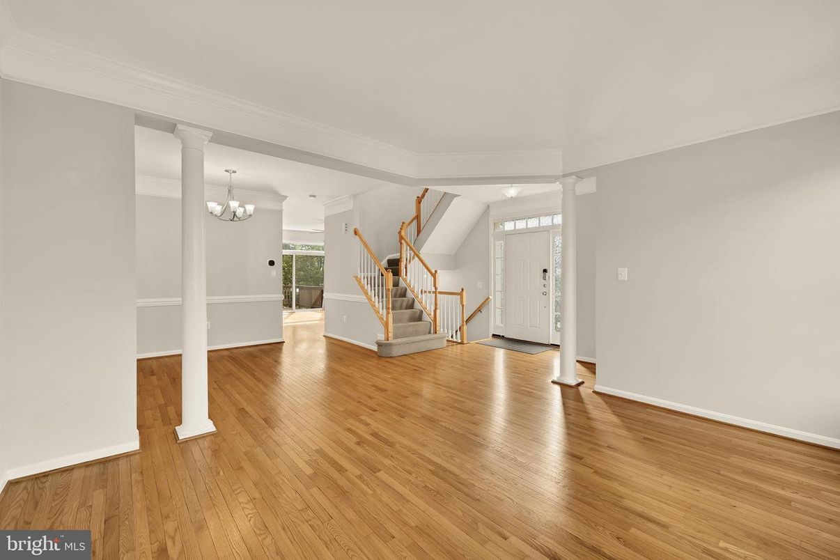 Chandelier, Empty room, Interior, Wood Texture Flooring