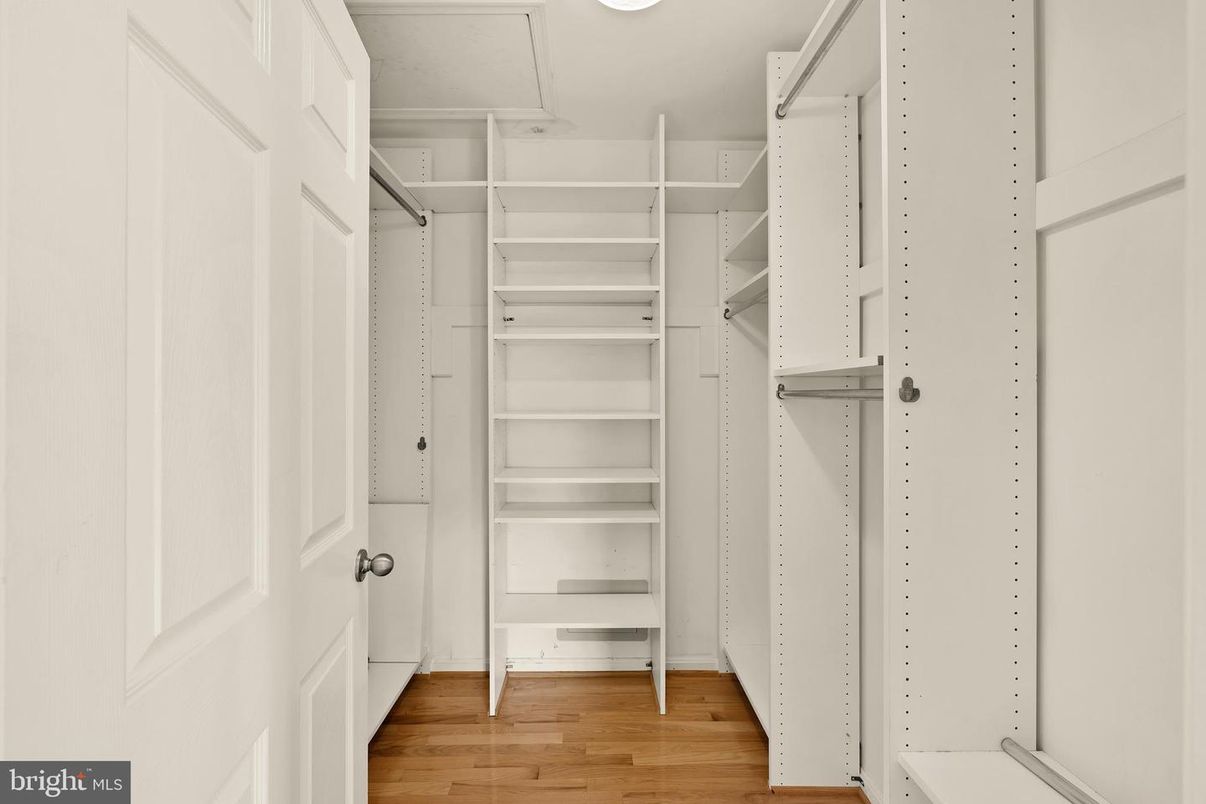 Interior, Walk-in Closets, Wood Texture Flooring