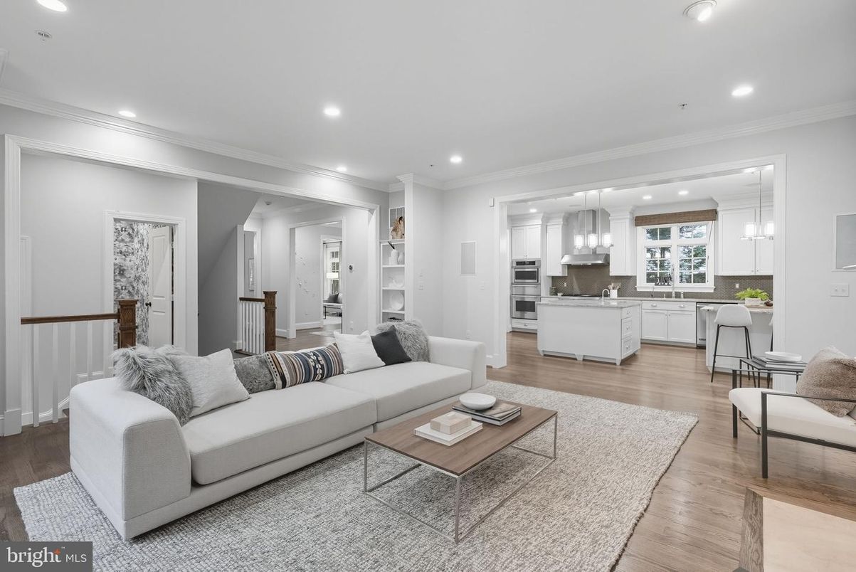 Dining room, Interior, Kitchen, Living room, Pendant Lights, Recessed Lighting, Stainless Steel Appliances, Wood Texture Flooring