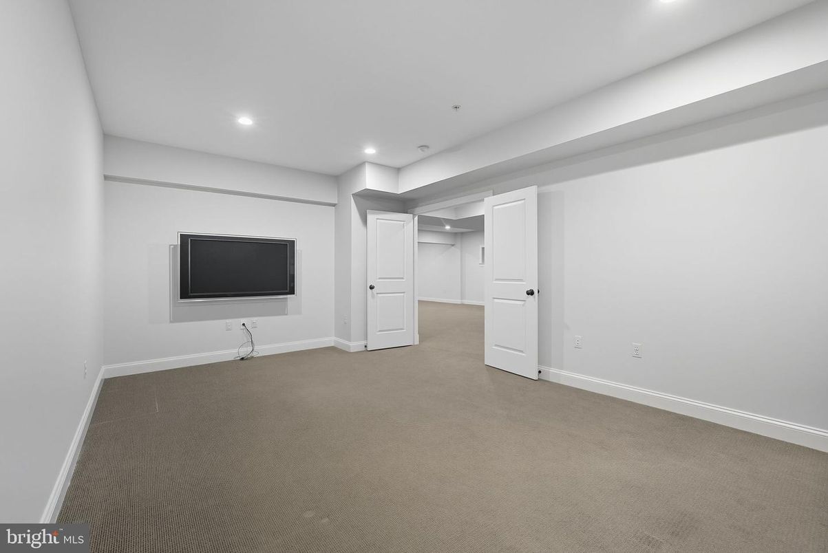Empty room, Interior, Recessed Lighting