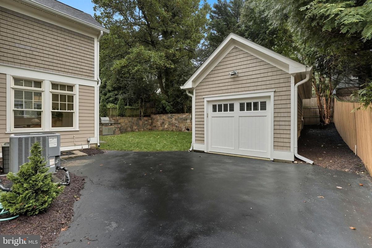 Backyard, Detached Garage, Exterior