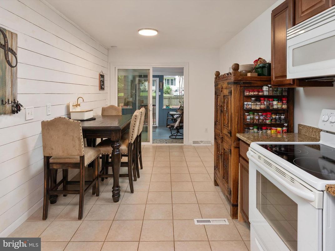 Dining room, Interior, Recessed Lighting
