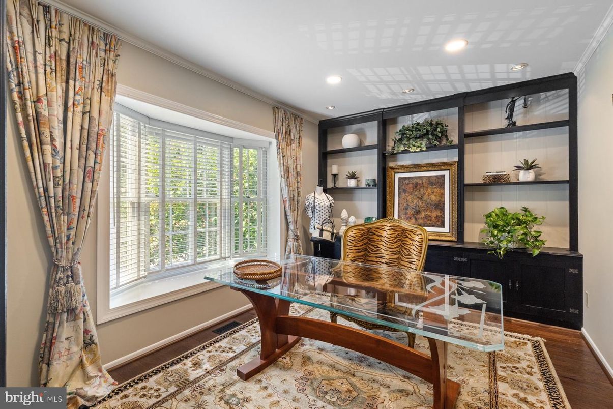 Home Office, Interior, Recessed Lighting, Wood Texture Flooring