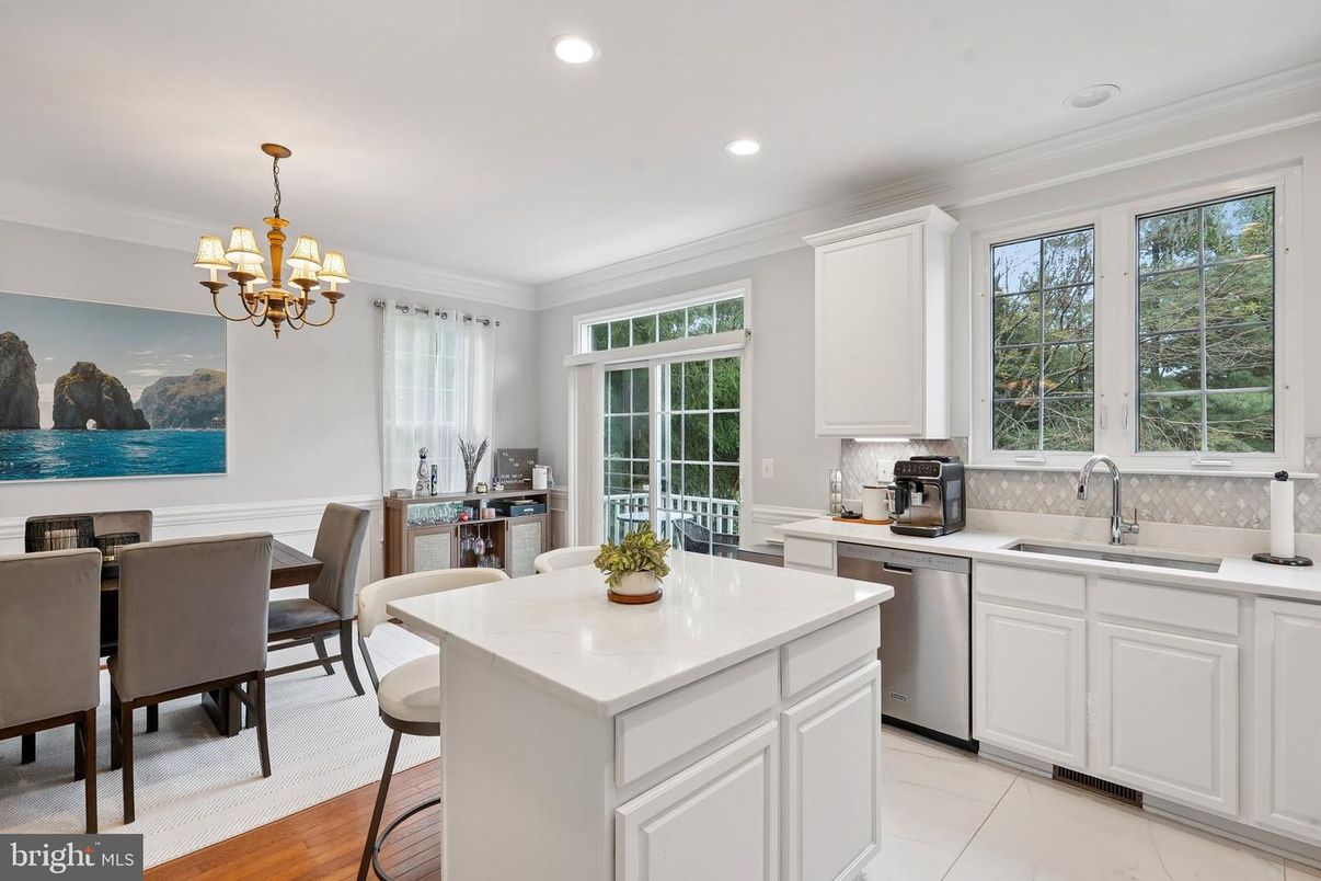 Chandelier, Dining room, Interior, Kitchen, Recessed Lighting, Wood Texture Flooring
