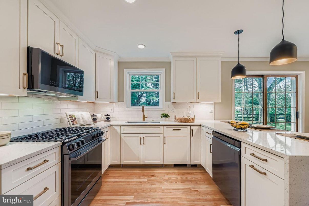 Interior, Kitchen, Pendant Lights, Recessed Lighting, Wood Texture Flooring