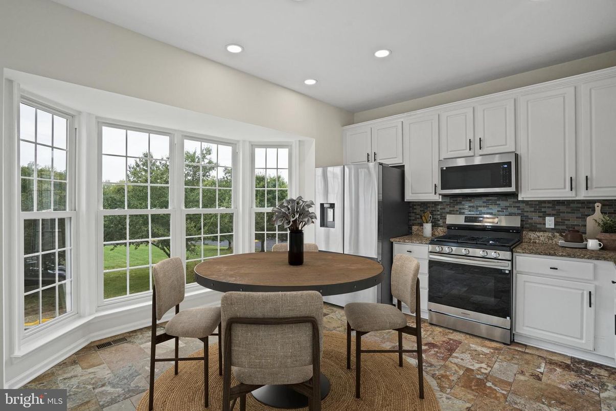 Dining room, Interior, Kitchen, Recessed Lighting, Stainless Steel Appliances