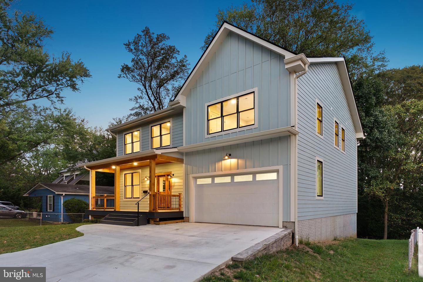 Attached, Exterior, Facade, Farmhouse