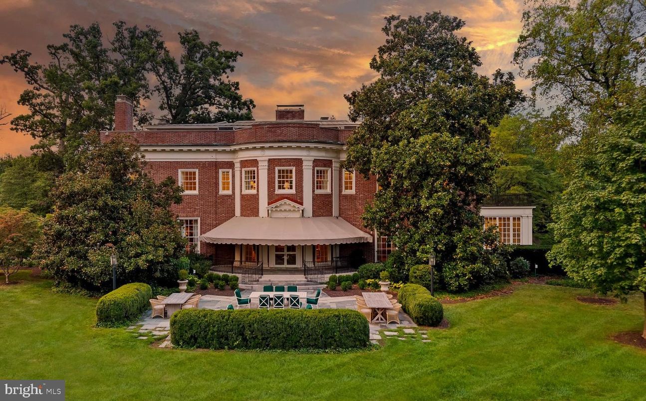 Backyard, Exterior, Facade, Brick Facade, Georgian