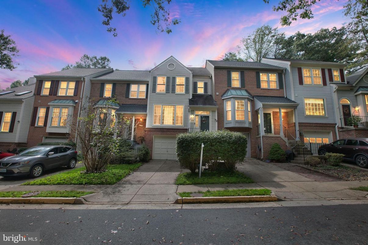 Attached, Exterior, Facade, Brick Facade, Rowhouse