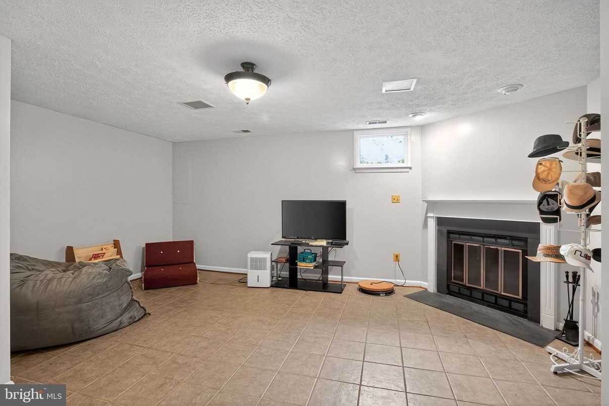Fireplace, Interior, Recessed Lighting