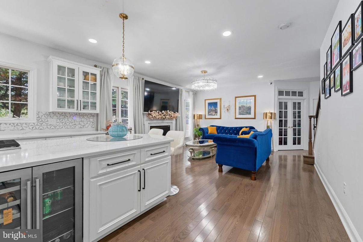 Chandelier, Interior, Kitchen, Living room, Pendant Lights, Recessed Lighting, Wood Texture Flooring