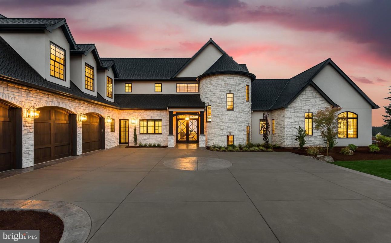 Attached, Exterior, Facade, French Provincial