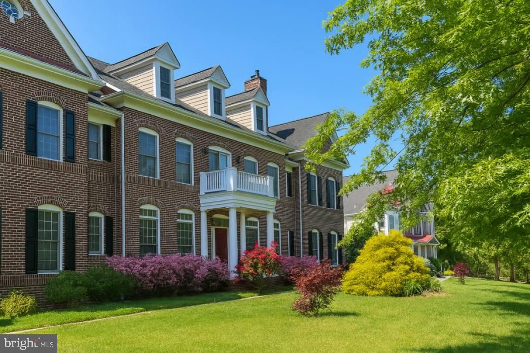 Exterior, Facade, Brick Facade, Georgian