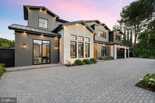 Attached, Exterior, Facade, Farmhouse