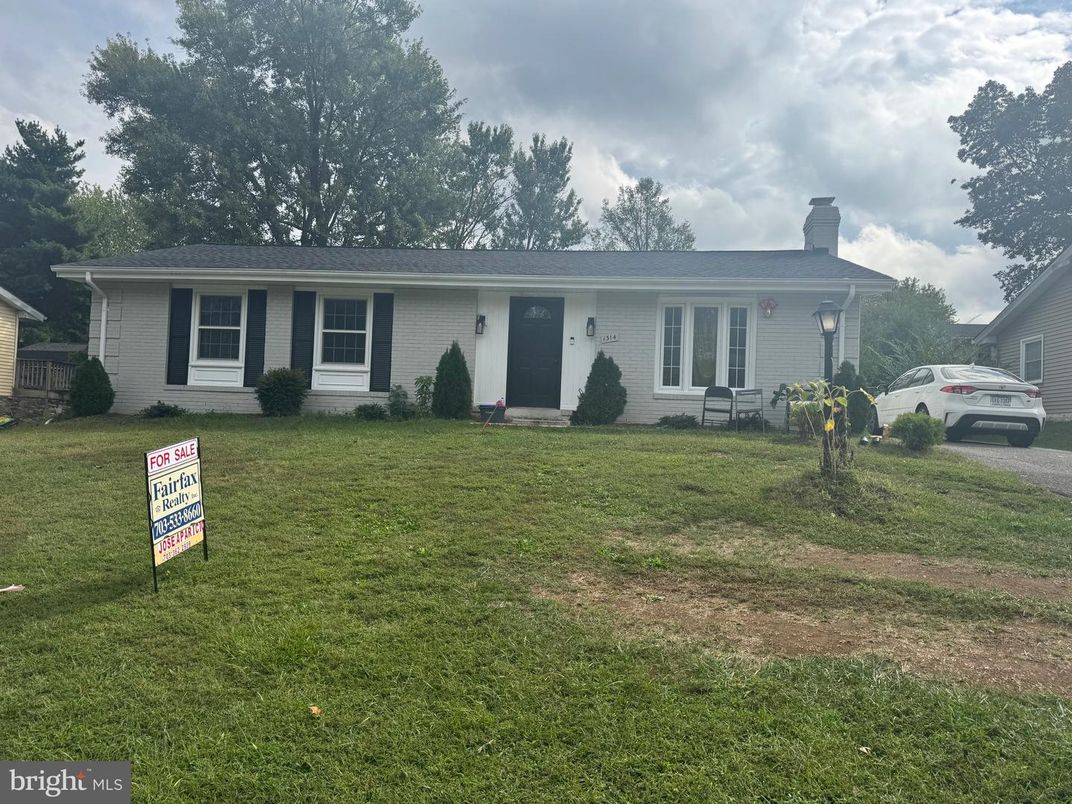 Backyard, Exterior, Facade, Ranch