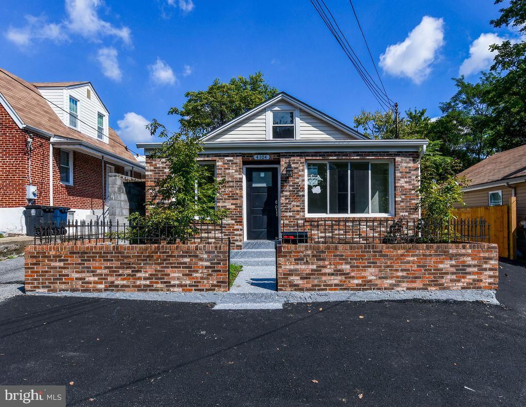 Exterior, Facade, Brick Facade, Cape Cod