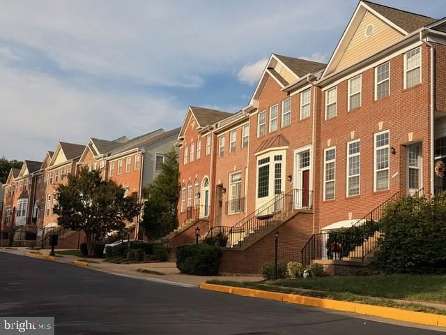 Exterior, Facade, Brick Facade, Rowhouse