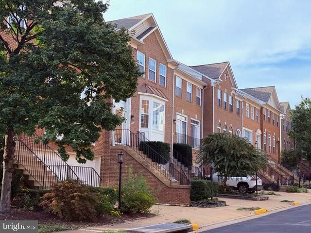 Exterior, Facade, Brick Facade, Rowhouse