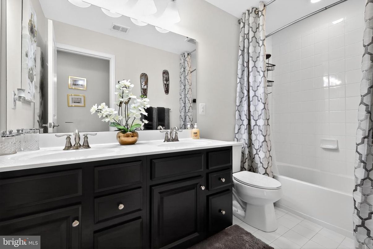 Bathroom, Dual Sink Vanities, Interior