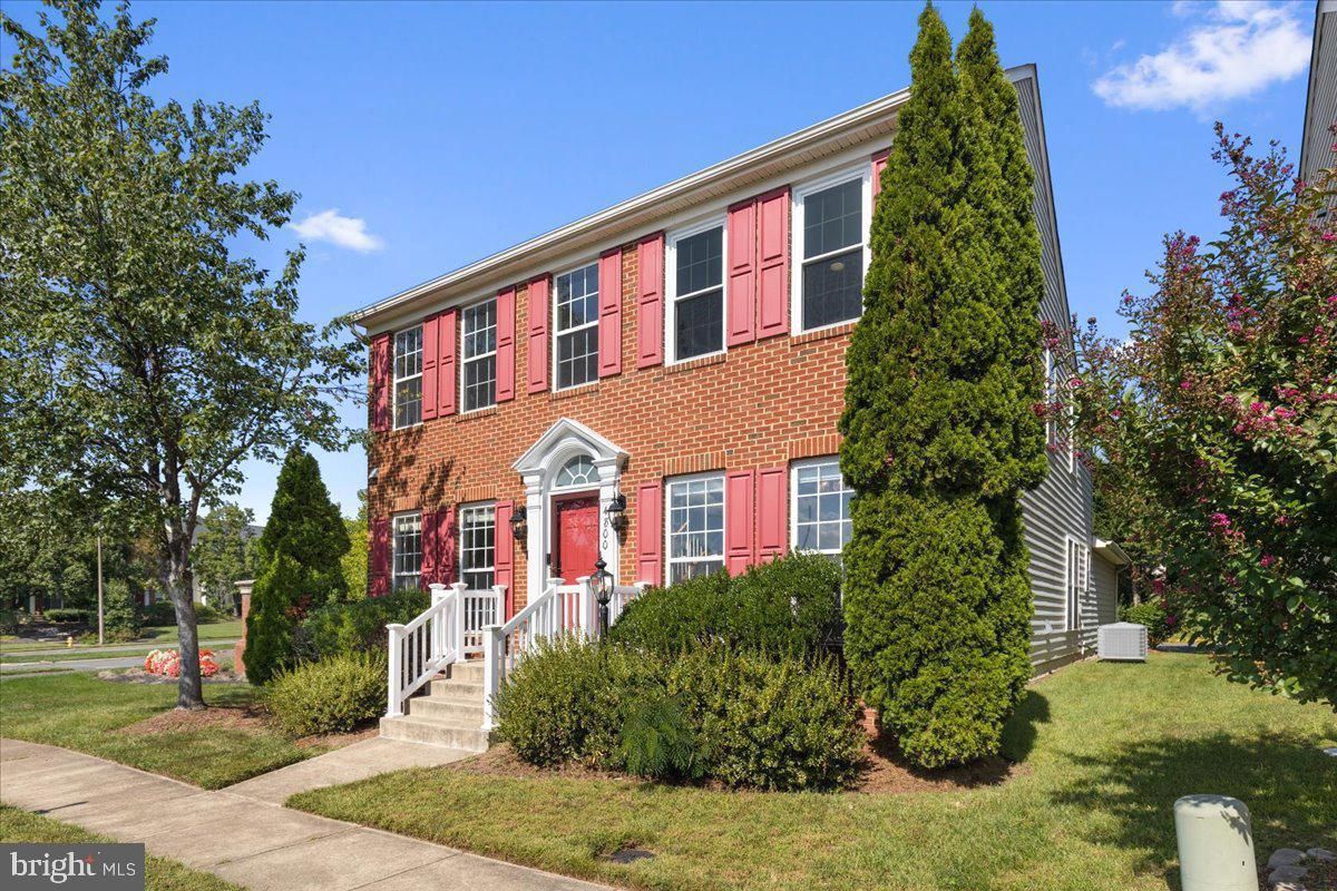 Exterior, Facade, Brick Facade, Georgian