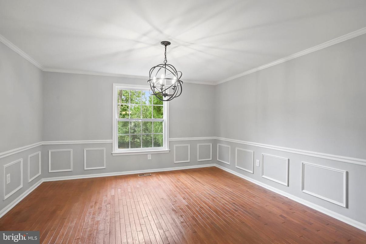 Chandelier, Empty room, Interior, Wood Texture Flooring