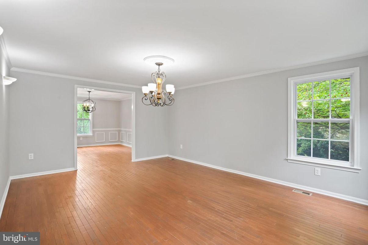 Chandelier, Empty room, Interior, Wood Texture Flooring