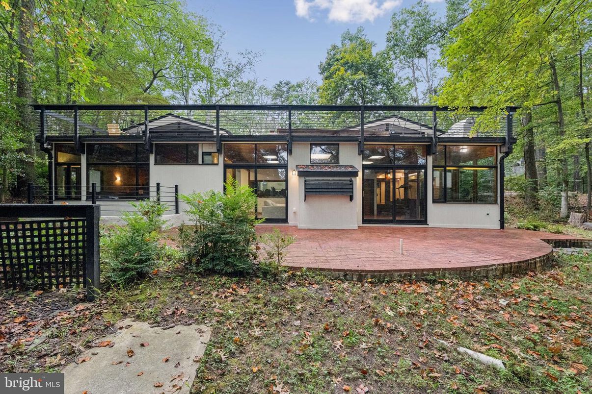 Backyard, Exterior, Facade, Modern