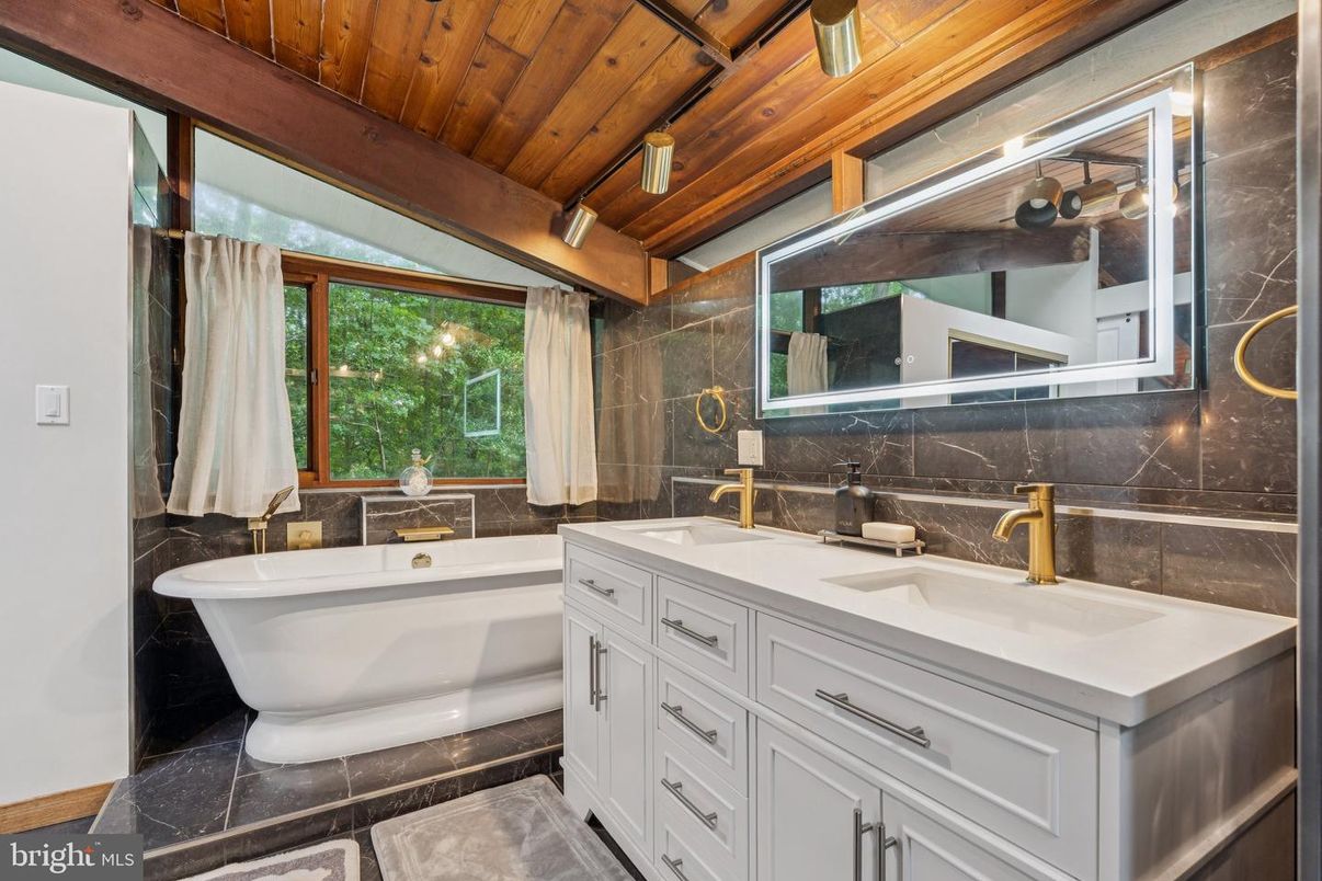 Bathroom, Dual Sink Vanities, Free Standing Baths, Interior, Wooden Beams, Wooden Ceilings