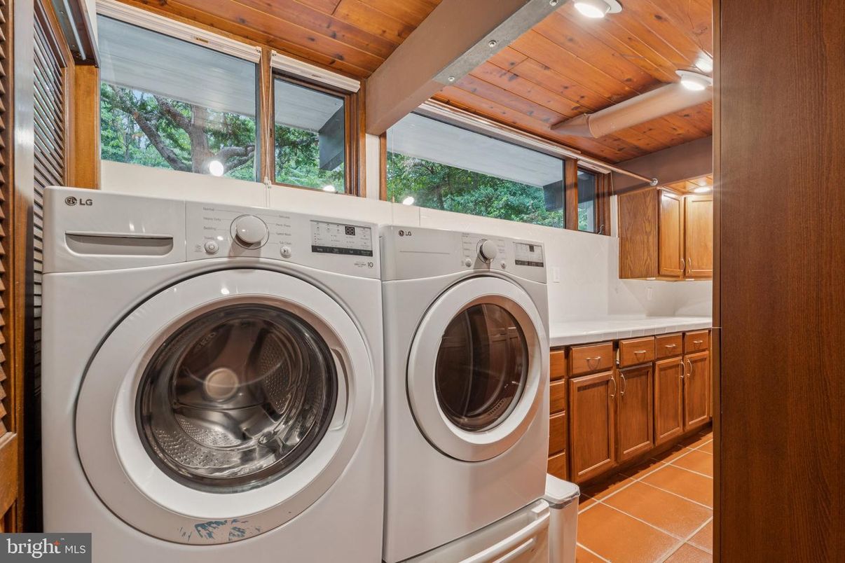 Interior, Washer, Wooden Beams, Wooden Ceilings