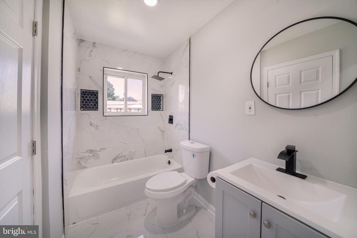 Bathroom, Interior, Marble, Marble Walls, Recessed Lighting