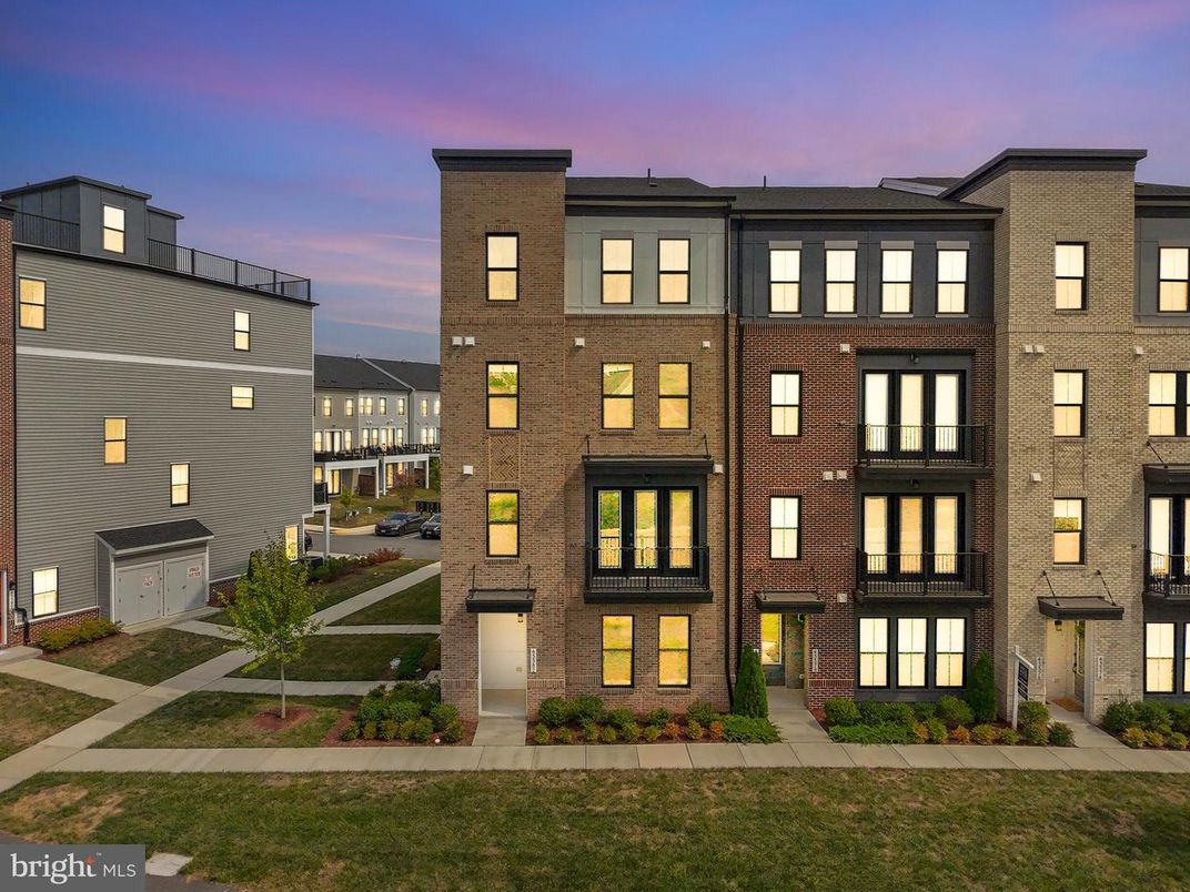 Exterior, Facade, Brick Facade, Rowhouse