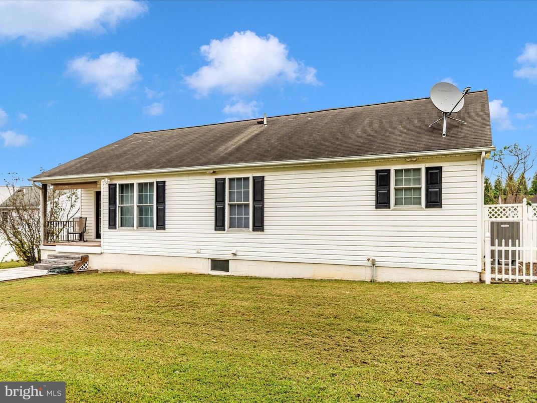 Backyard, Exterior, Facade, Cape Cod