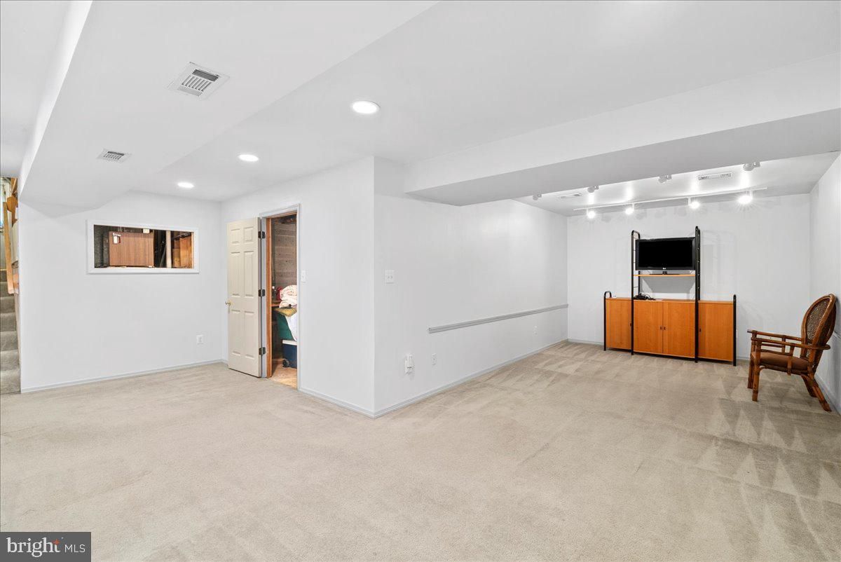 Empty room, Interior, Recessed Lighting