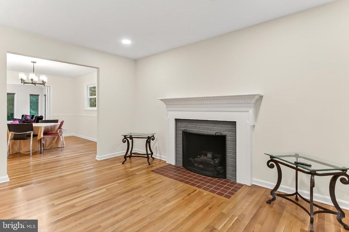 Chandelier, Dining room, Fireplace, Interior, Recessed Lighting, Wood Texture Flooring
