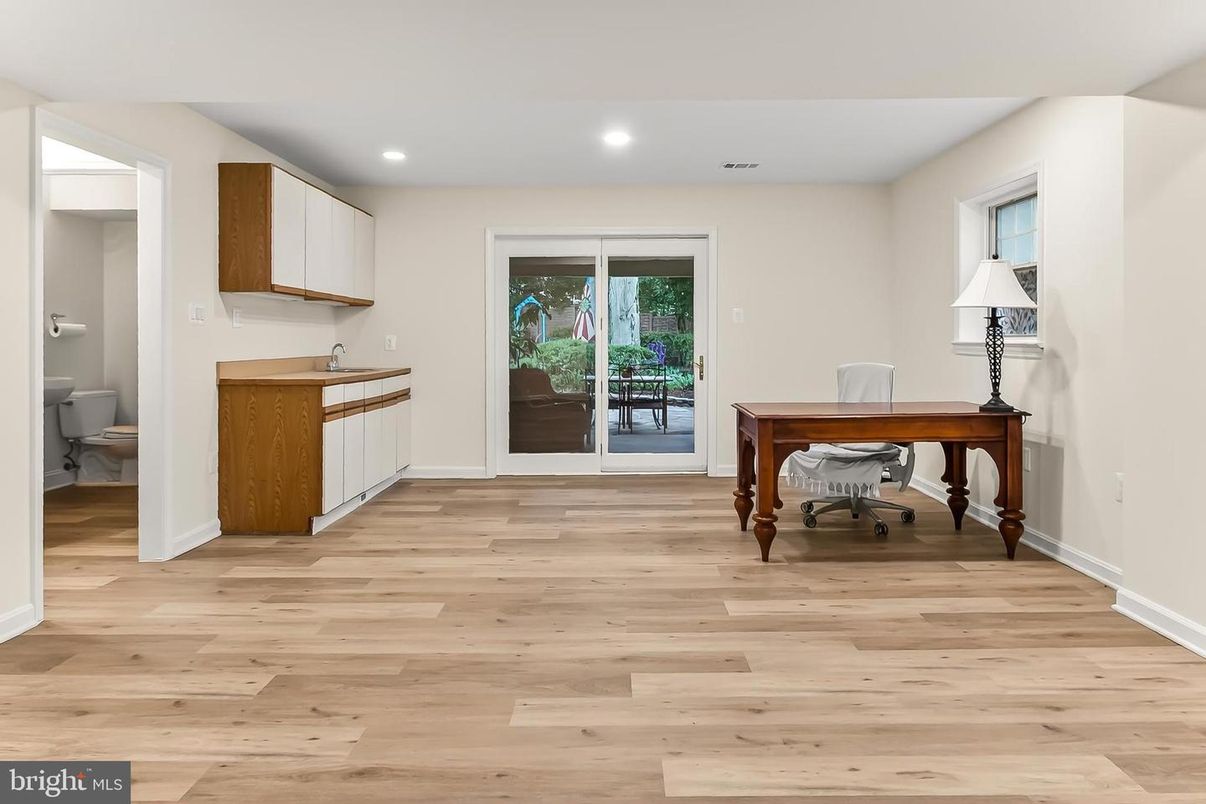 Home Office, Interior, Recessed Lighting, Wood Texture Flooring