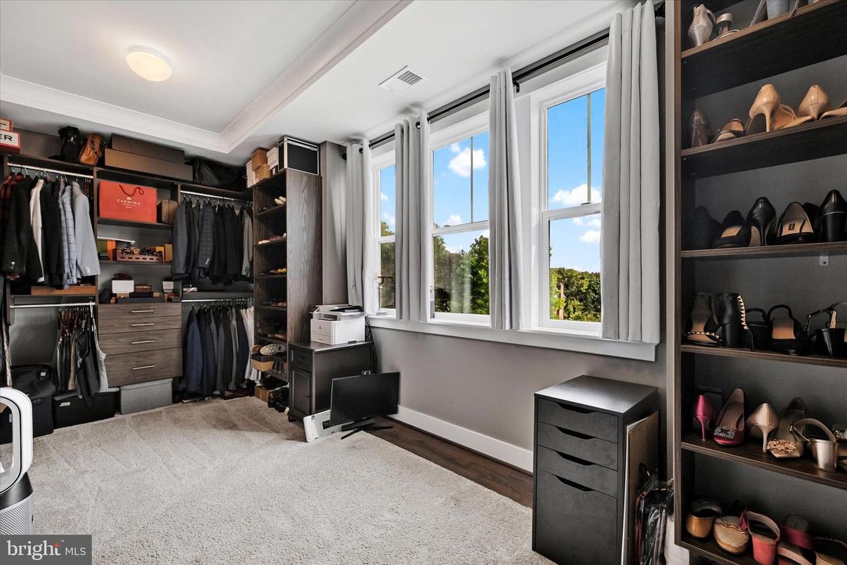 Interior, Walk-in Closets, Wood Texture Flooring