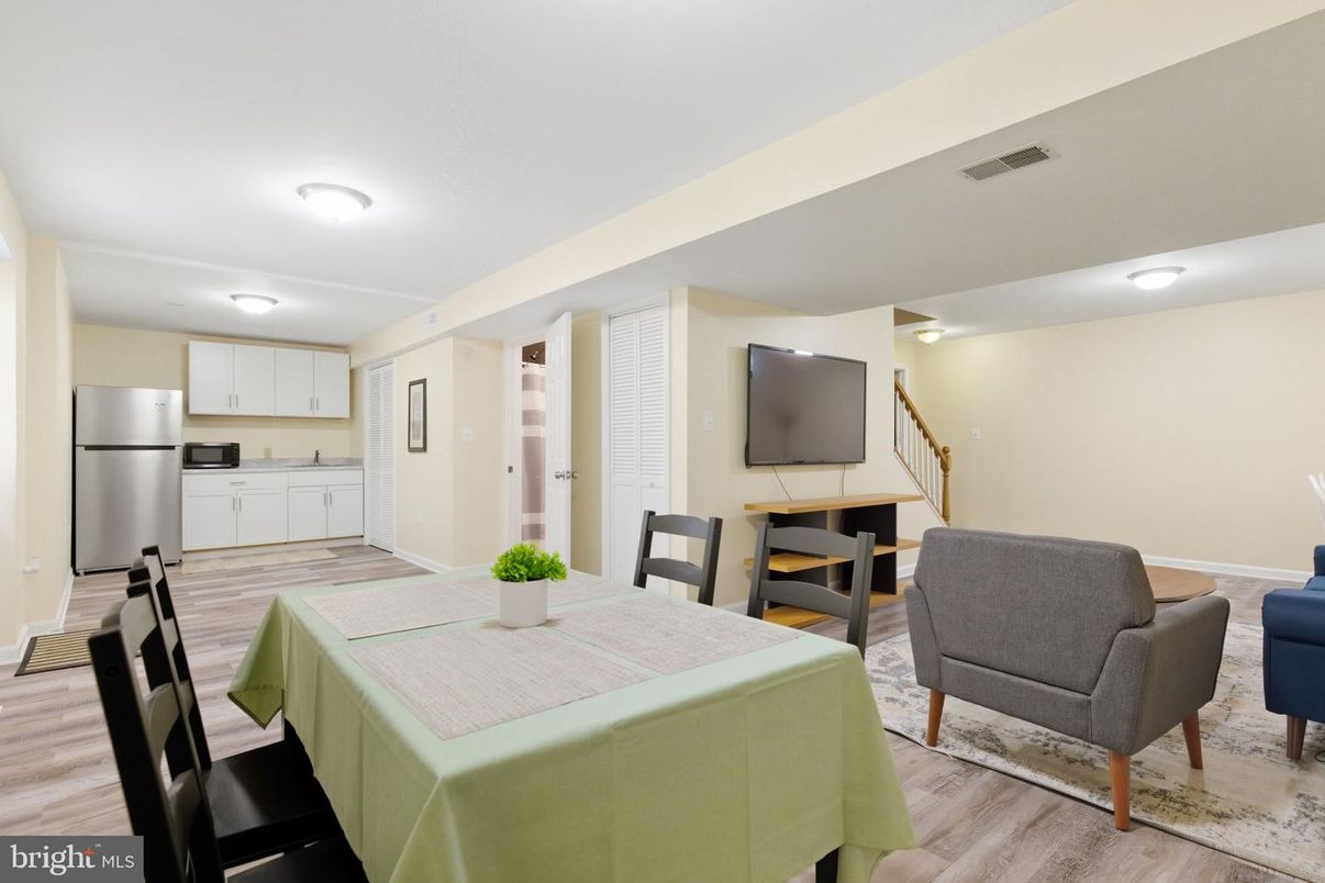 Dining room, Interior, Kitchen, Stainless Steel Appliances, Wood Texture Flooring