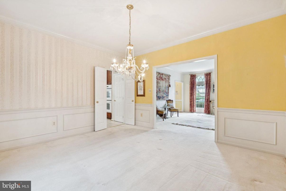 Chandelier, Empty room, Interior